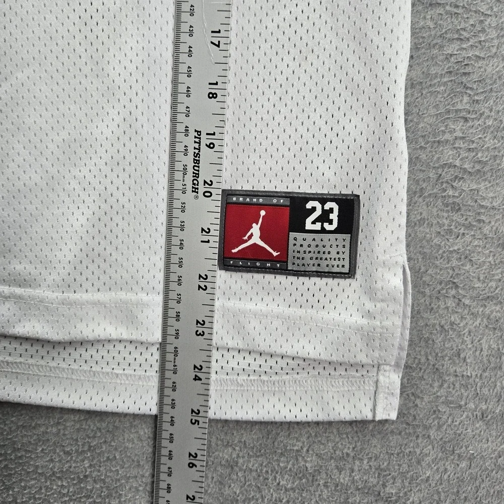North Carolina Tar‎ Heels Boys Jersey M White Michael Jordan 23 READ